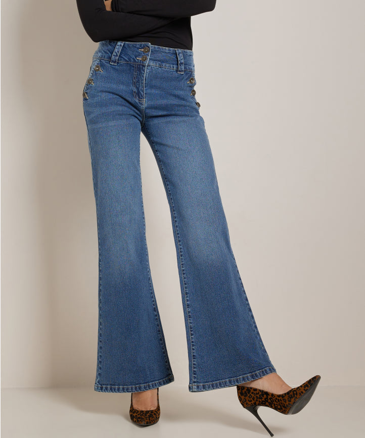 Weite Stretchjeans mit Knöpfen