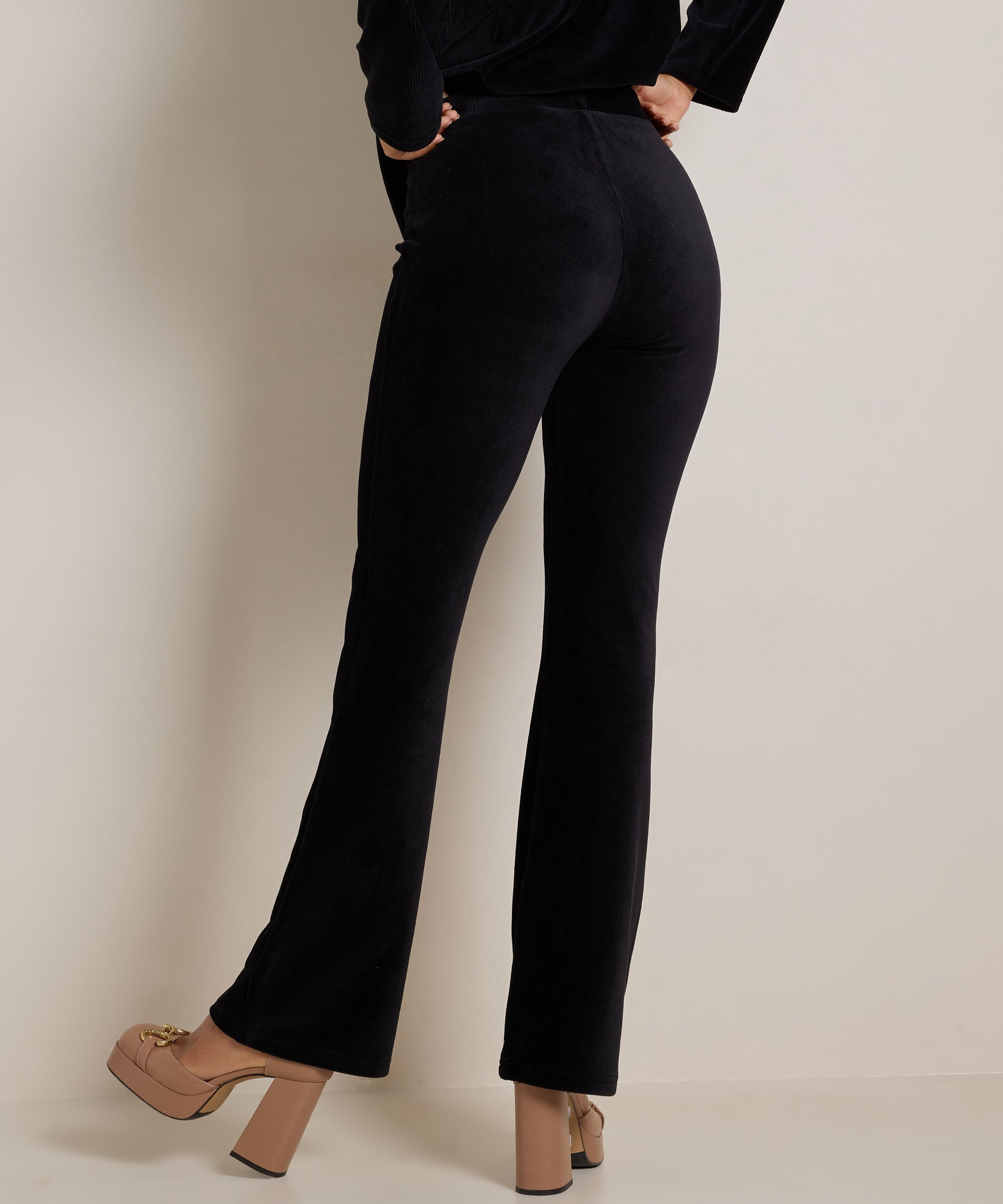 Flared Fit Hose aus Rippvelours